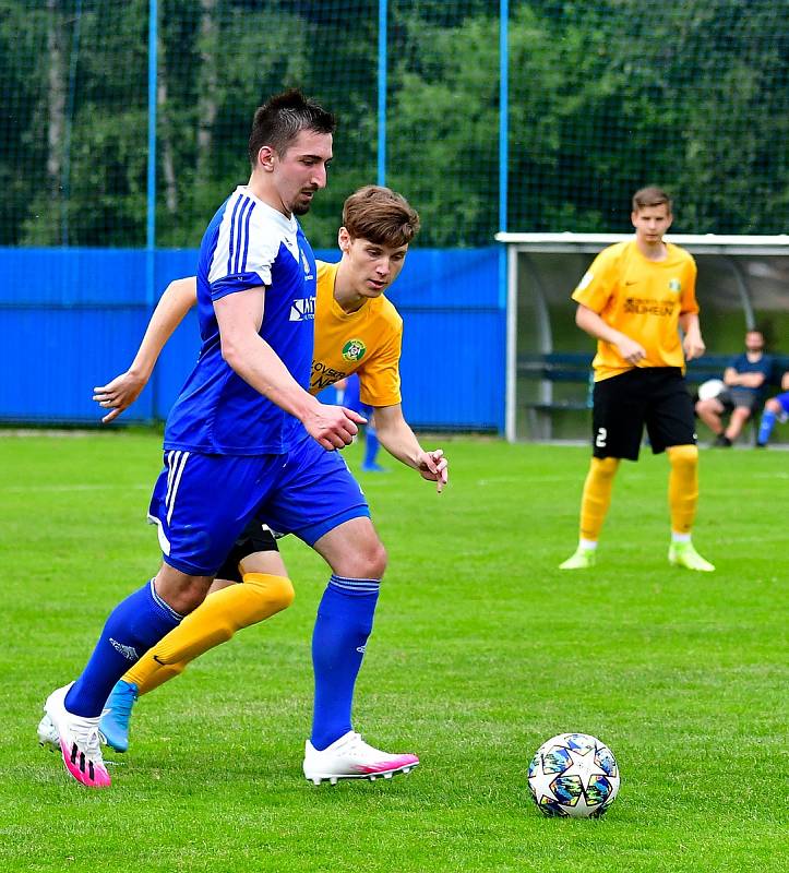 Výhrou se rozloučil s Turnajem KKFS výběr sokolovského Baníku U19 (ve žlutém), který se na závěr představil  v Nejdku, kde porazil tamní FK nakonec rozdílem jedné branky v poměru 3:2.