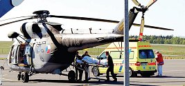 Převoz jednoho z členů holandské rodiny,který bude letecky přepraven do Plzeňské nemocnice.
