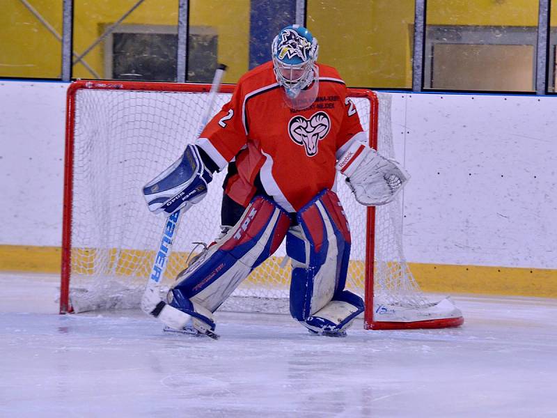 Kynšperský pohár: HC Berani Bernov - ITH Brimstones 5:4.