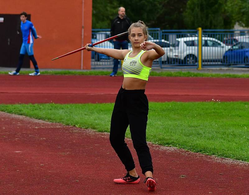 Karlovarské kontrolní závody uspořádal v týdnu na městském atletickém stadionu v lázeňském městě Triatlet Karlovy Vary.