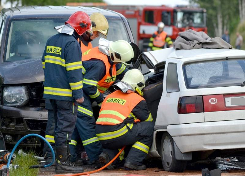 Nehoda na silnici I/6 u Andělské Hory.