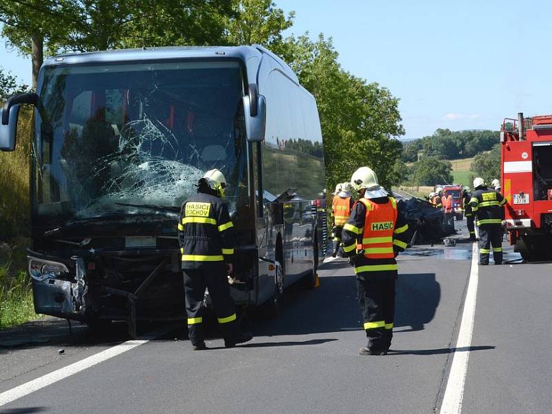 Tragická nehoda u Andělské Hory si vybrala nejvyšší daň. Tři lidské životy.