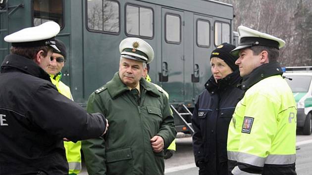 Mezinárodní akce nedaleko německého Zwickau se na sklonku minulého týdne zúčastnil tým policistů dopravního inspektorátu Karlovarského kraje.