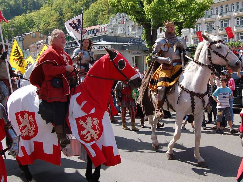 Městem prošel historický průvod císaře Karla IV.