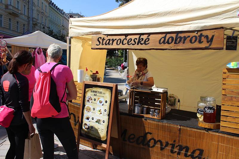 Součástí festivalu je i jarmark před Hlavní poštou.