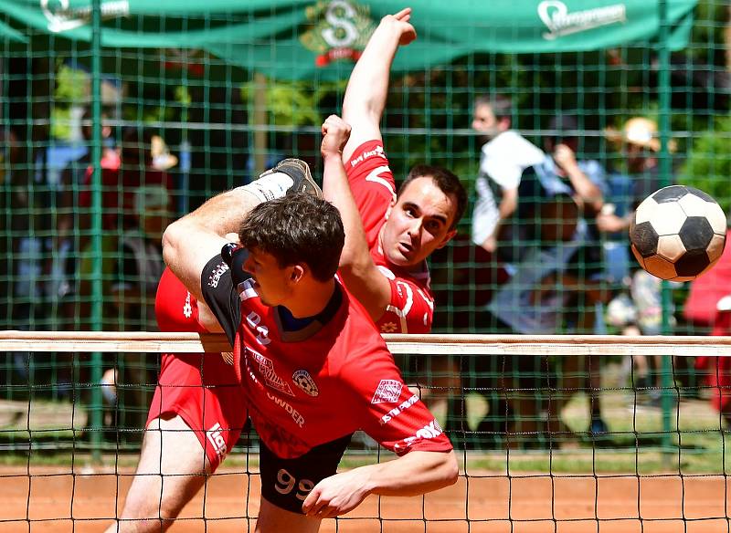 SK LIAPOR KARLOVY VARY B ve složení Jakub Medek, Tomáš Bíbr a Michal Kokštein dosáhl v domácím prostředí v areálu  v Doubí v rámci 49. mistrovství České republiky v nohejbale dvojic mužů nakonec na čtvrtou příčku.