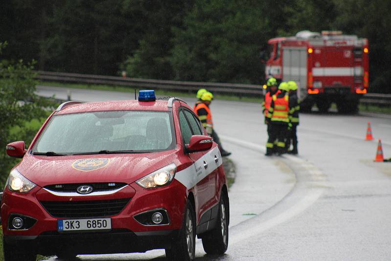 Tragická nehoda na silnici I/6 v úseku U Střelnice.