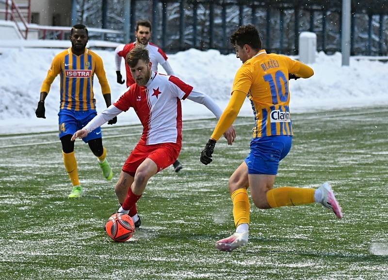 Fotbalisté karlovarské Slavie si drze vyšlápli na omlazený tým ligové Opavy, který porazili v poměru 3:0.