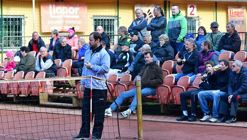 Extraligový bronz si připsali na konto nohejbalisté SK Liapor Karlovy Vary, kteří v semifinále ztroskotali na výběru Čakovic, který si tak okusí nástrahy Superfinále.