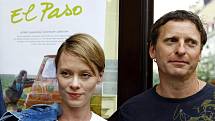Představitele hlavních rolí filmu El Paso Linda Rybová a David Prachař na setkání s novináři na mezinárodním filmovém festivalu v Karlových Varech 6. července 2009.