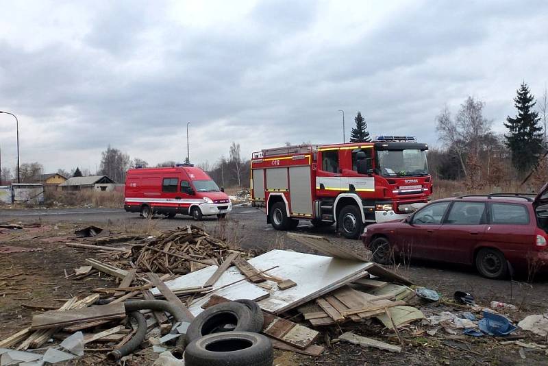 Kvůli sběračům kovů vytekl olej a spadl strop