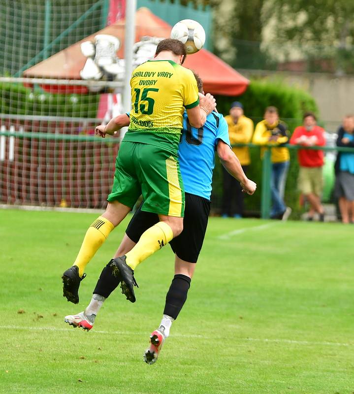 Dvory (ve žlutém) porazily 7:0 výběr Lomnice.