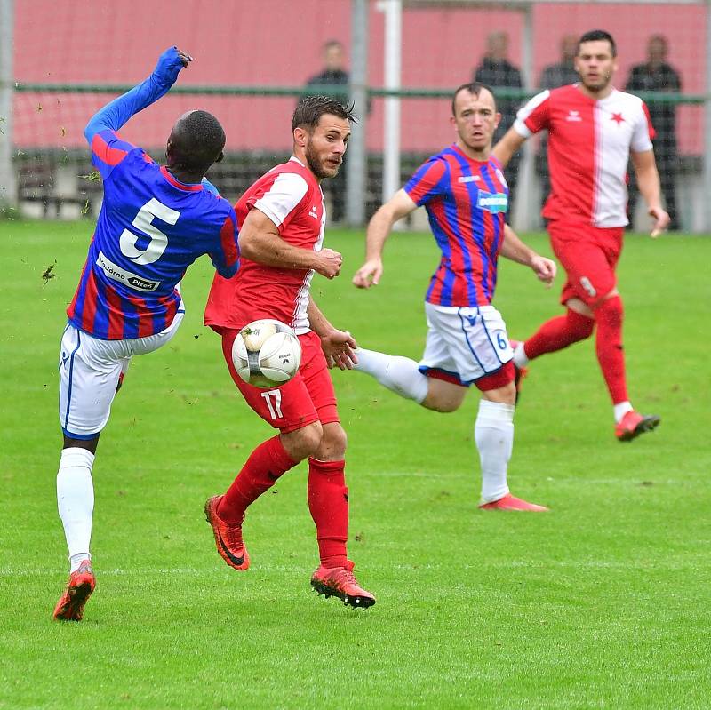 Západočeské derby přetavila v tříbodový zisk karlovarská Slavia, která porazila rezervu Viktorie Plzeň posilněnou o několik hráčů ligového A-týmu 1:0.