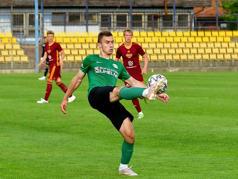 Čtyři branky museli skousnout fotbalisté Baníku Sokolov v duelu s béčkem Dukly Praha na stadionu v Blšanech.