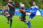 V úvodním kola krajského přeboru nejdecký FK (v modrém) nestačil na nováčka z Františkových Lázní (v černém), kterému podlehl 2:3.