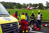 Dva osobní vozy havarovaly u Stružné, na místě zasahoval vrtulník