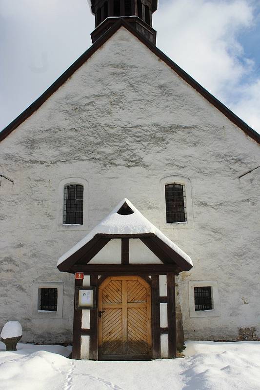 Původně venkovský románsko-raně gotický kostel svatého Michaela byl postaven v Nové Roli cisterciáckým klášterem někdy v letech 1240 -1255.