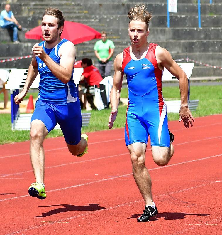 Atletická bitva tří krajů. Tu hostily o víkendu v rámci 1. kola OMD dorostu a juniorů Karlovarského, Plzeňského a Jihočeského kraje Karlovy Vary.