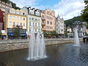 Teplá je řeka v Karlovarském kraji. Protéká centrem Karlových Varů. Na několika místech jí tam zdobí i fontány.