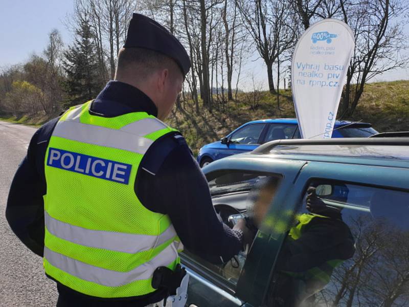 Během prodlouženého víkendu zvýšili policisté dohled na silnicích a uspořádali dopravně bezpečnostní akci. Foto: (pčr)