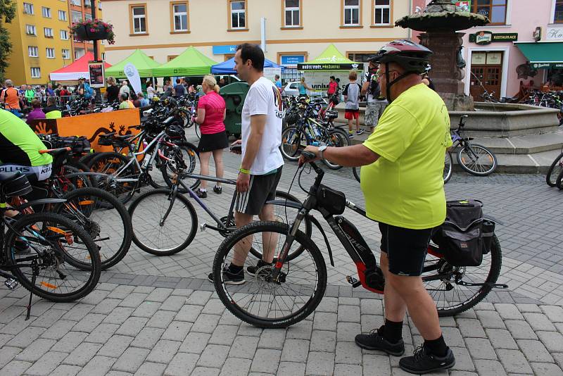 Karlovarský kraj a město Sokolov připravily pro všechny cyklisty a cykloturisty oslavu oblíbené cyklostezky podél řeky Ohře.