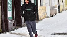 Dvanáctým dílem pokračoval o víkendu 20. ročník Zimního běžeckého poháru Kadaň. Tentokrát čekal závodníky, kterých se sešlo na startovním roštu 186, desetikilometrový Běh historickou Kadaní.