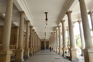 Mlýnská kolonáda je jednou ze čtyř kolonád Karlových Varů a v současnosti také největší. 