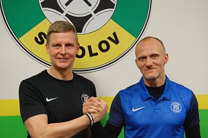 Miloslav Janovský (vpravo), trenér FK Baník Sokolov.