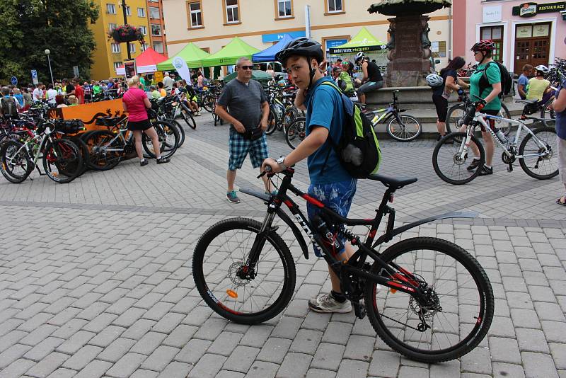 Karlovarský kraj a město Sokolov připravily pro všechny cyklisty a cykloturisty oslavu oblíbené cyklostezky podél řeky Ohře.