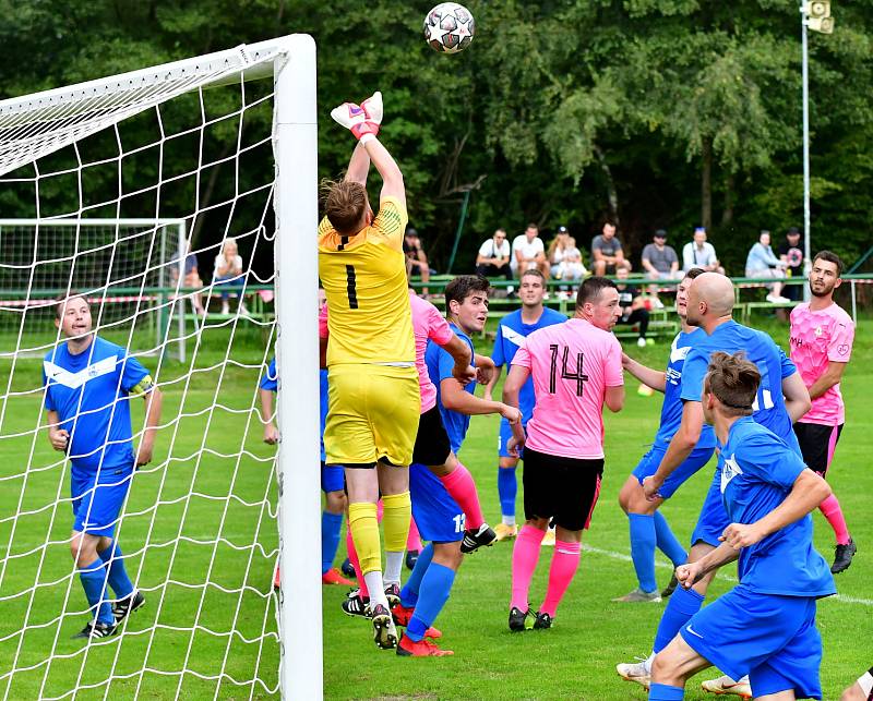 Cenný bod si připsala ve 4. kole krajské I. A třídě na konto rezerva FK Ostrov, která dosáhla v souboji s TJ Karlovy Vary-Dvory po výsledku 1:1 na bodový zisk.