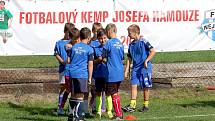 Nejdek žil po celý týden fotbalovým kempem Josefa Hamouze Nejdek – Pět dní. Tak dlouho trval na nejdeckém stadionu premiérový fotbalový kemp Josefa Hamouze, tedy nejdeckého odchovance a například mistra ligy v dresu Slovanu Liberec. Kempu se zúčastnilo ce