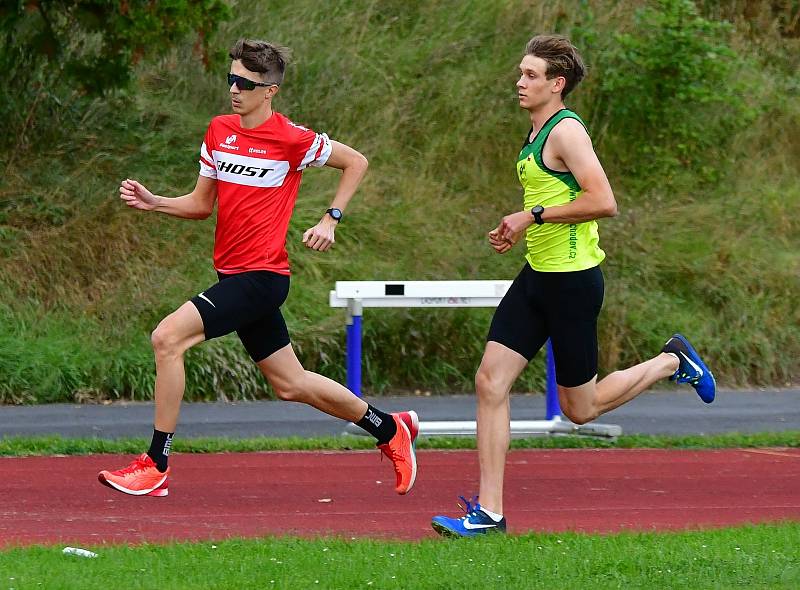 Karlovarské kontrolní závody uspořádal v týdnu na městském atletickém stadionu v lázeňském městě Triatlet Karlovy Vary.