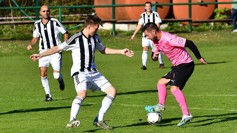 Fotbalisté Karlovy Vary-Dvory dosáhli v podzimní části již na sedmou výhru, když v dohrávce 6. kola I. A třídy porazili Skalnou 4:3.