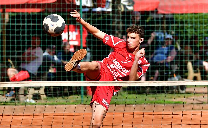 Nohejbalisté Liaporu zvládli dohrávku 1. kola extraligy, když na svém stadionu v Doubí porazili Žatec 6:2.