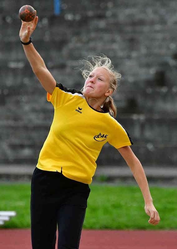 Karlovarské kontrolní závody uspořádal v týdnu na městském atletickém stadionu v lázeňském městě Triatlet Karlovy Vary.