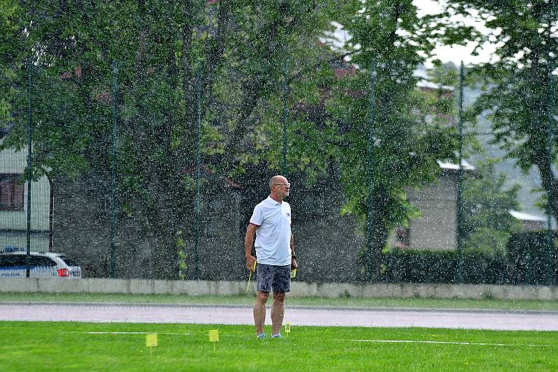 Atletický stadion v Ostrově  patřil mistrovství Karlovarského kraje mladšího žactva ve vícebojích a také 1. kolu OMD mladšího žactva, závodů se zúčastnilo devětapadesát atletů.