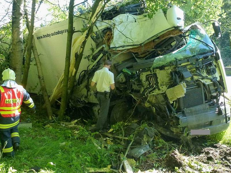Tragická havárie kamionu u Karlových Varů