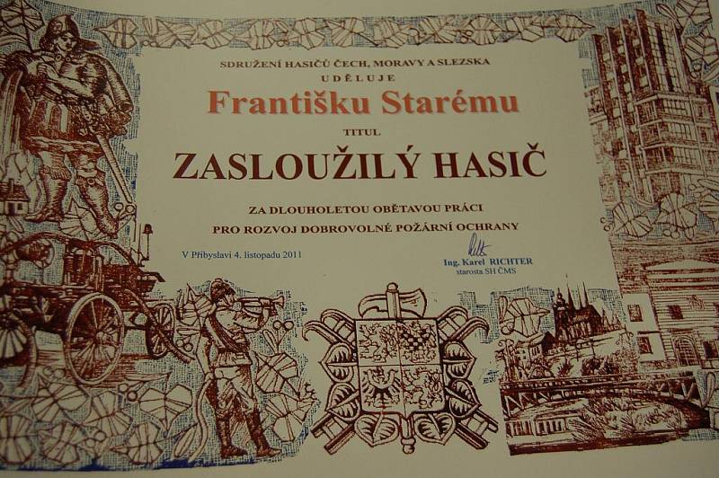 František Starý ze Žlutic  získal nejvyšší možné hasičské ocenění.