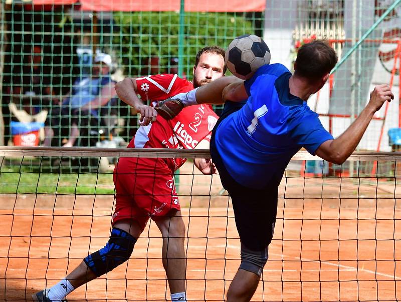 Nohejbalisté Liaporu zvládli dohrávku 1. kola extraligy, když na svém stadionu v Doubí porazili Žatec 6:2.