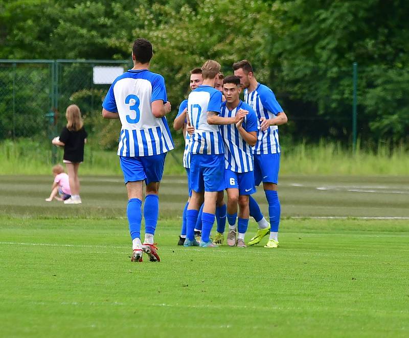 Fotbalisté Ostrova remizovali v předposledním kole s Českým Brodem 1:1, ale na záchranu v soutěži to nestačilo, jelikož Slaný obstál v derby s Kladnem, a definitivně tak ukončil šance ostrovského výběru na záchranu v divizní soutěži.