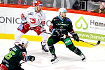 Hokejisté karlovarské Energie si po týdnu zopakovali vysokou výhru z ledu Komety Brno. Tentokrát energetici vyhráli pětigólovým rozdílem v Třinci.