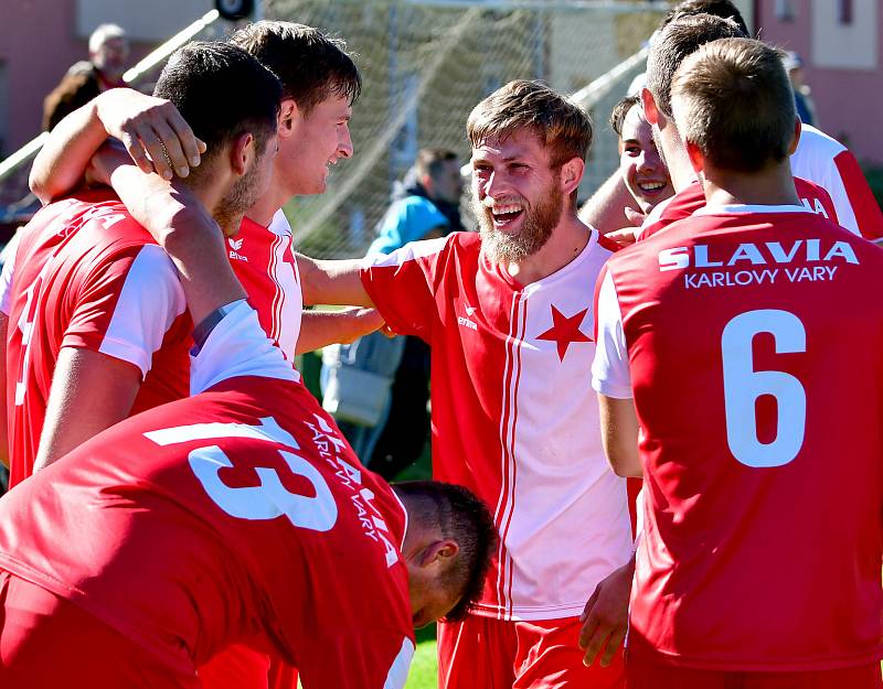 Karlovarská Slavia na dvorském stadionu porazila v derby rezervu pražské Slavie 3:1.