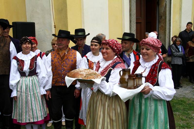 S velkou pompou spatřila světlo světa první ze tří pamětních desek věnovaných slavnému básníku J.W. Goethovi.