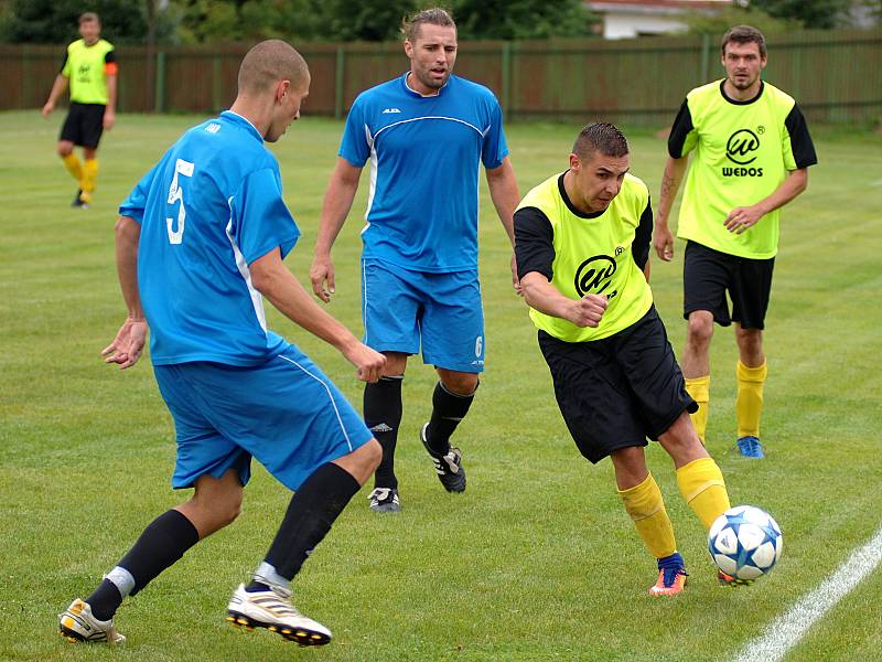 Luby (v modrém) vyhrály na hřišti Sokola Teplá 3:0.