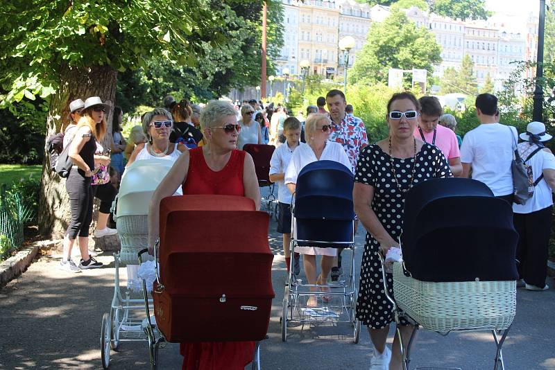 Speciálním panenkám se říká reborn, vypadají jako živá mininka a mnohdy se používají při terapiích.