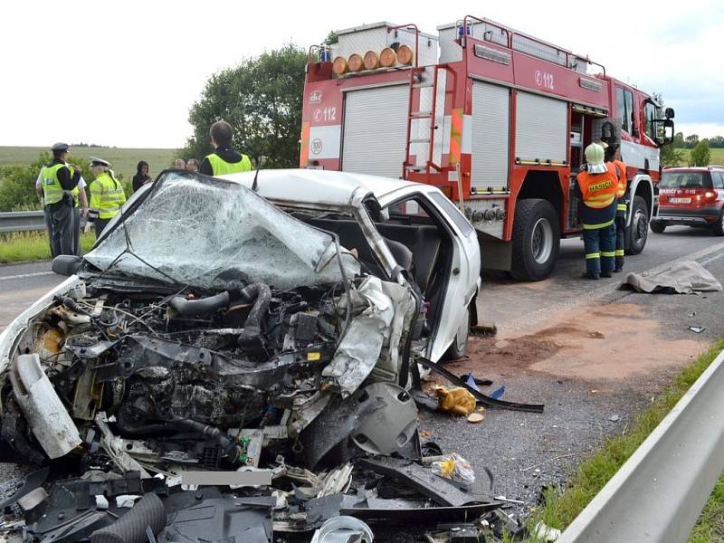 Nehoda na silnici I/6 u Andělské Hory.