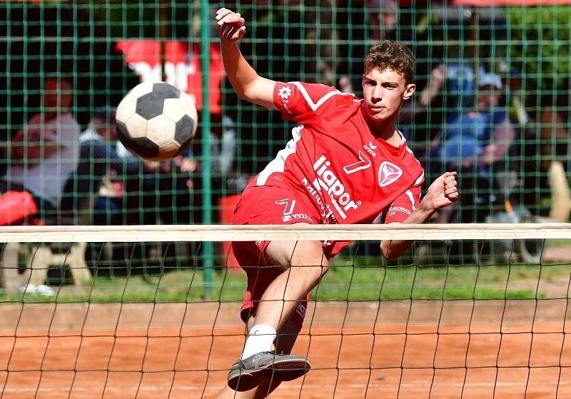 Nohejbalisté Liaporu zvládli dohrávku 1. kola extraligy, když na svém stadionu v Doubí porazili Žatec 6:2.