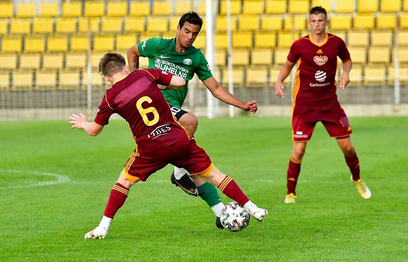 Čtyři branky museli skousnout fotbalisté Baníku Sokolov v duelu s béčkem Dukly Praha na stadionu v Blšanech.