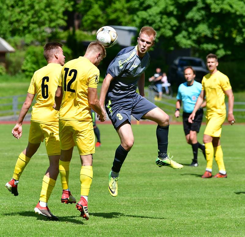 Chebská Hvězda porazila v derby v rámci Fortuna divize A Mariánské Lázně 3:1.