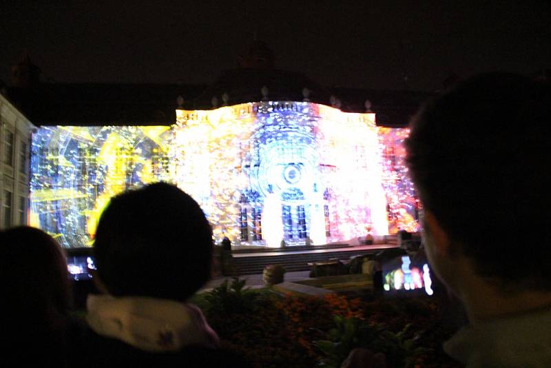 Festival světla VaryZáří, letos na počet 100. výročí vzniku státu.